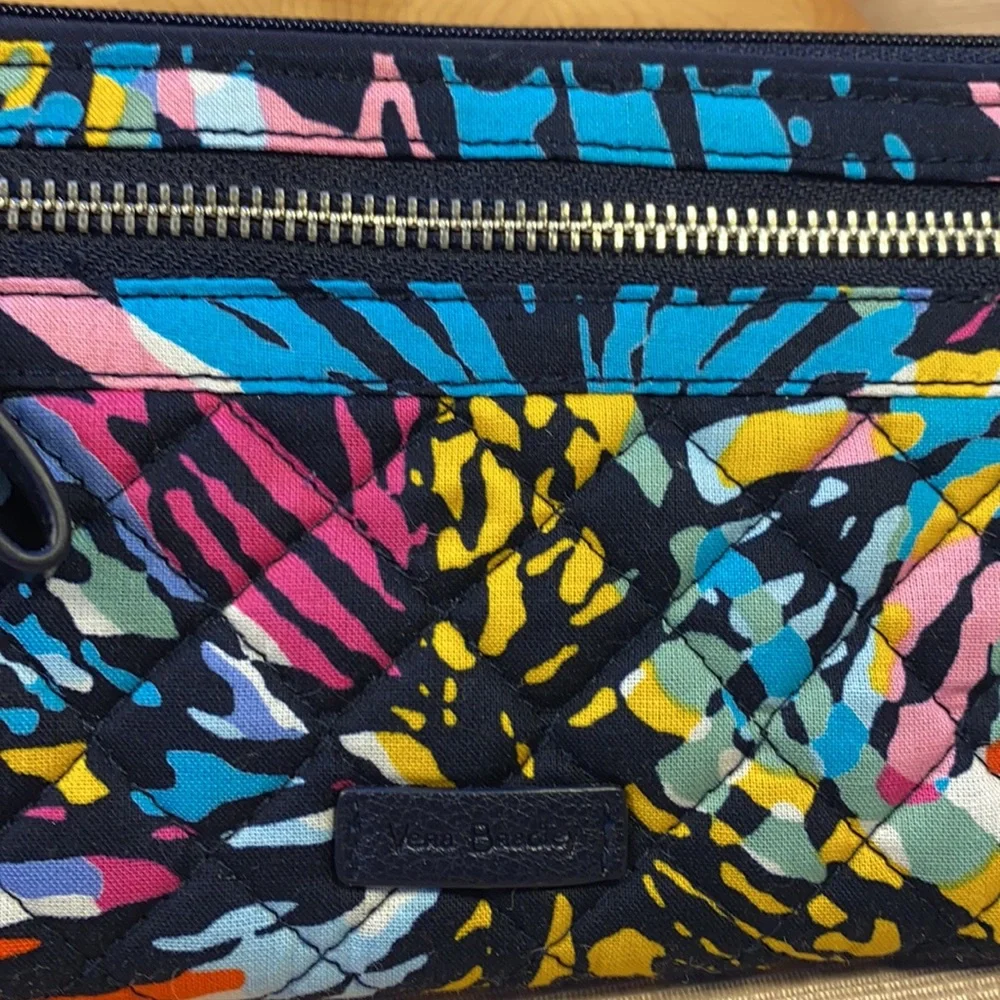 NWOT Vera Bradley wallet w/wrist leash - Picture 16 of 16